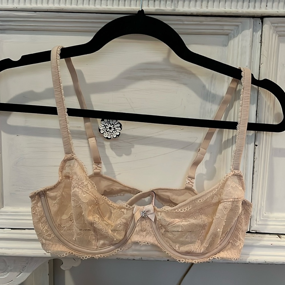 - Victorias Secrets Body by Victoria Unlined demi 36B tan